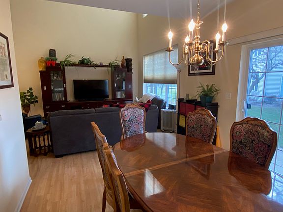 3rd image of 543 Shakespeare Dr