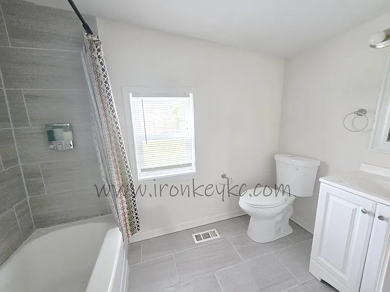 2602 Essex Ave — Photo 11