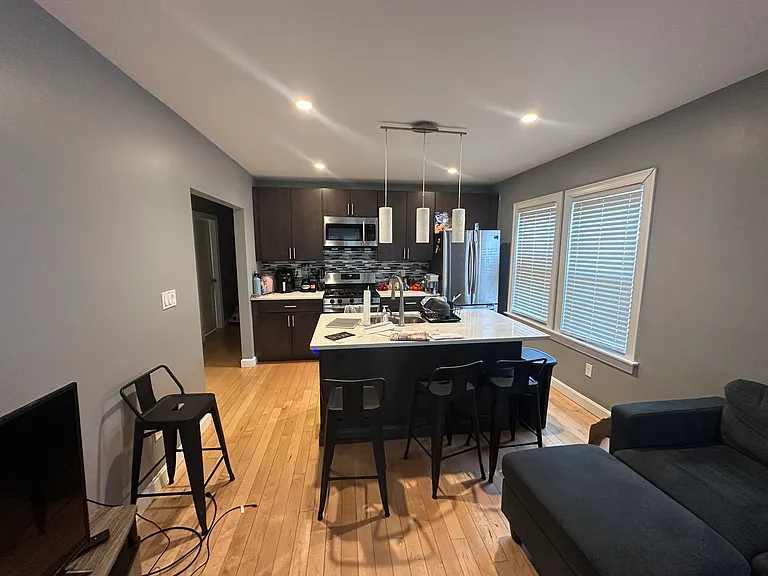 31-33 Thornton St #1A — Photo 1