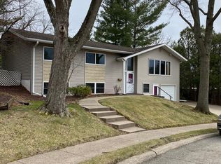 1140 Victoria St, Dubuque, IA 52003