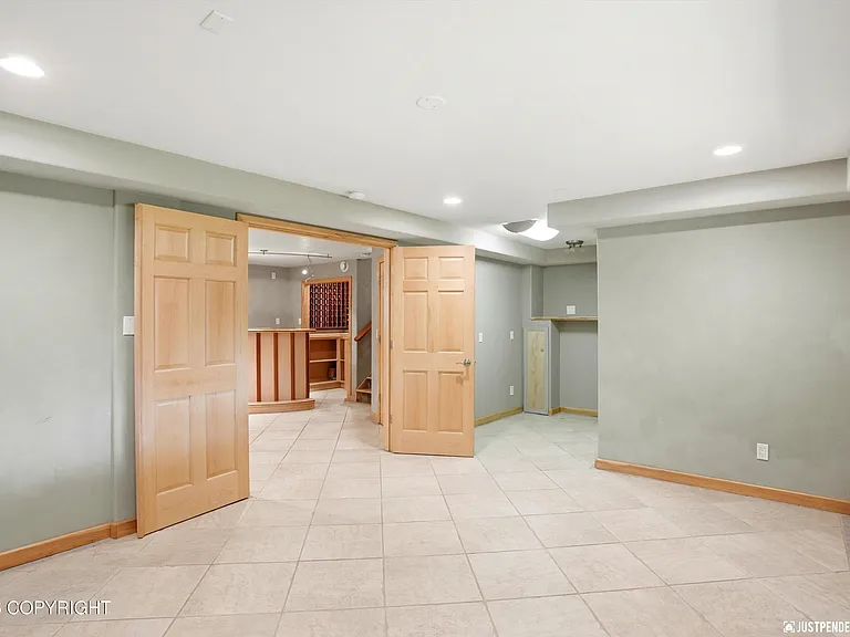 2100 Churchill Dr — Photo 59