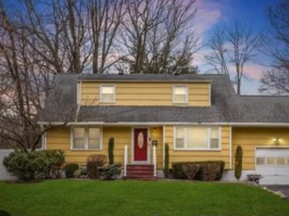 25 Nansen Ct, Spring Valley, NY 10977