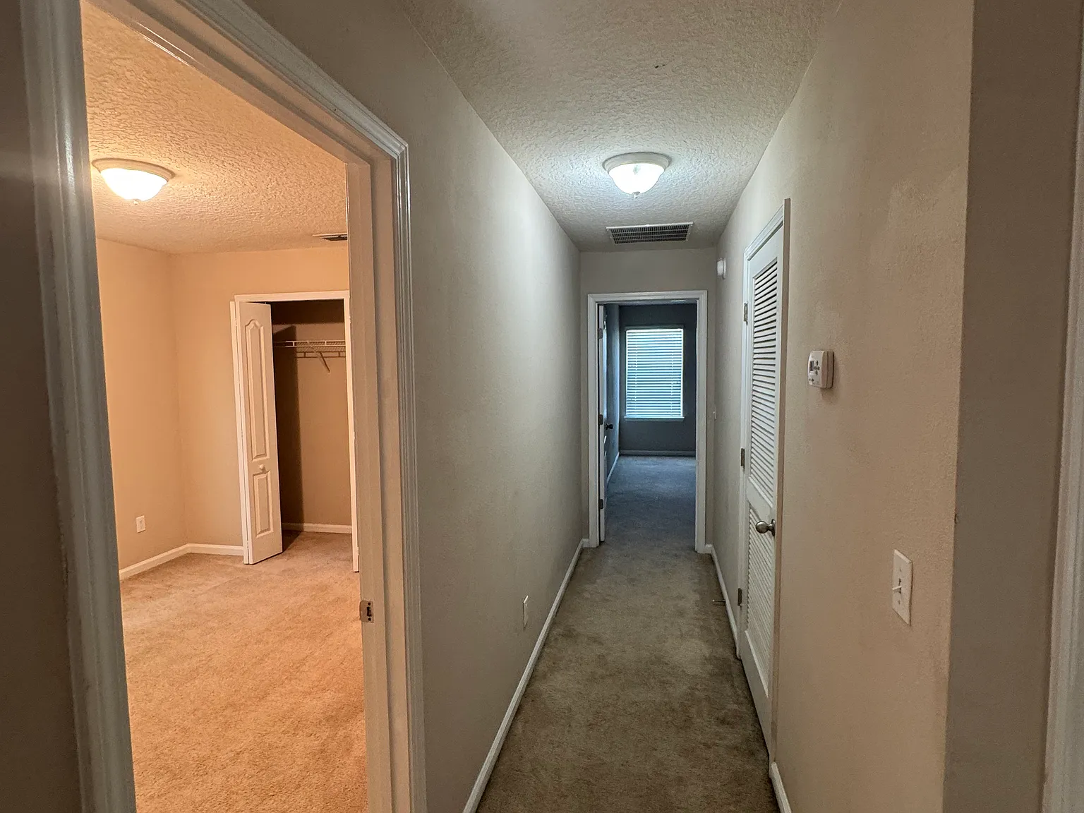 4 bed, 2.5 bath, 2220 sqft, $2,500 — Photo 4
