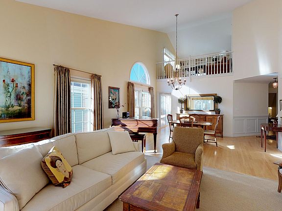 4th image of 532 Park Barrington Way