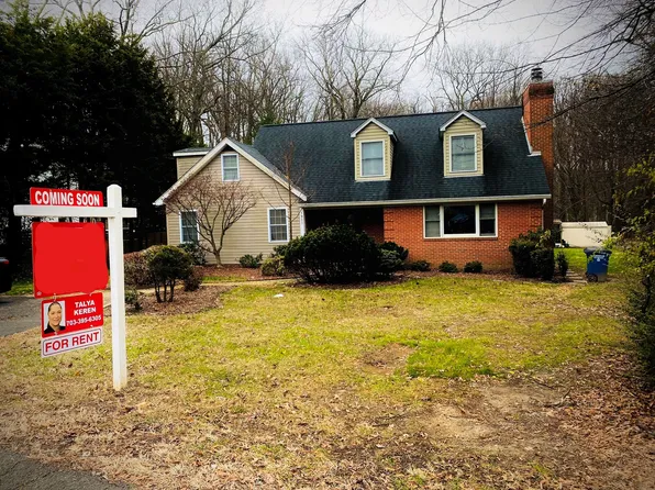 1983 Horse Shoe Dr, Vienna, VA 22182