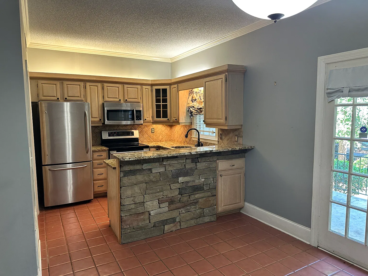 2 bed, 1826 sqft, $2,250 — Photo 4