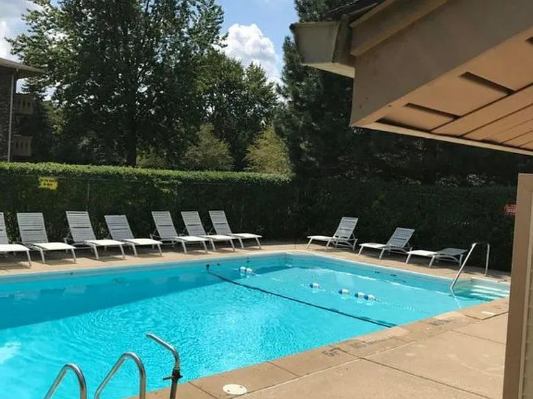 17 Crestview Ln #5 — Photo 3