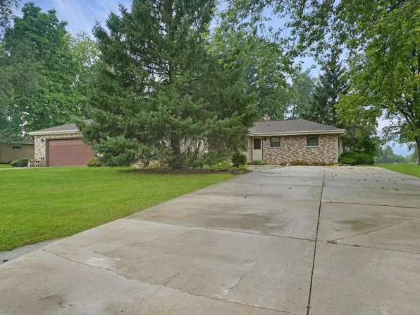 W183N5895 Spruce LANE, Menomonee Falls, WI 53051