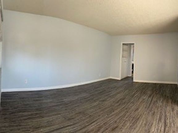 4th image of 1067-1073 E 4th St #67-001