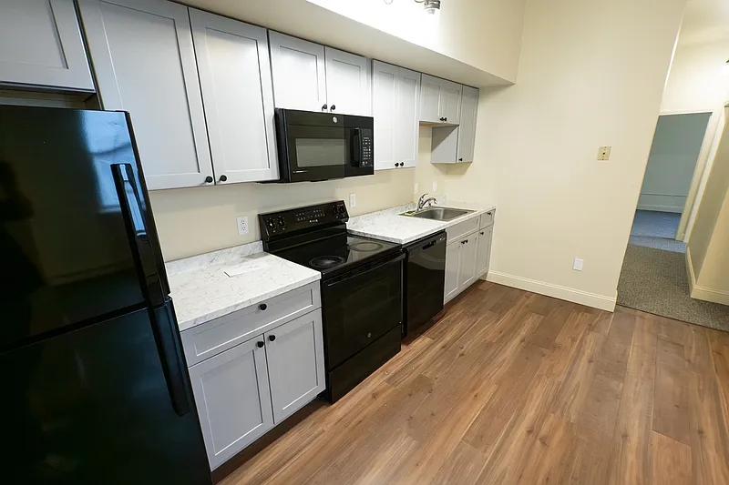 3 bed, 1.0 bath, $3,180 — Photo 2
