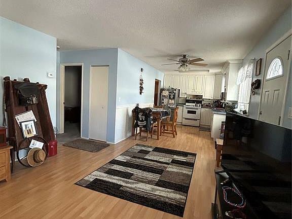 3rd image of 218 King St