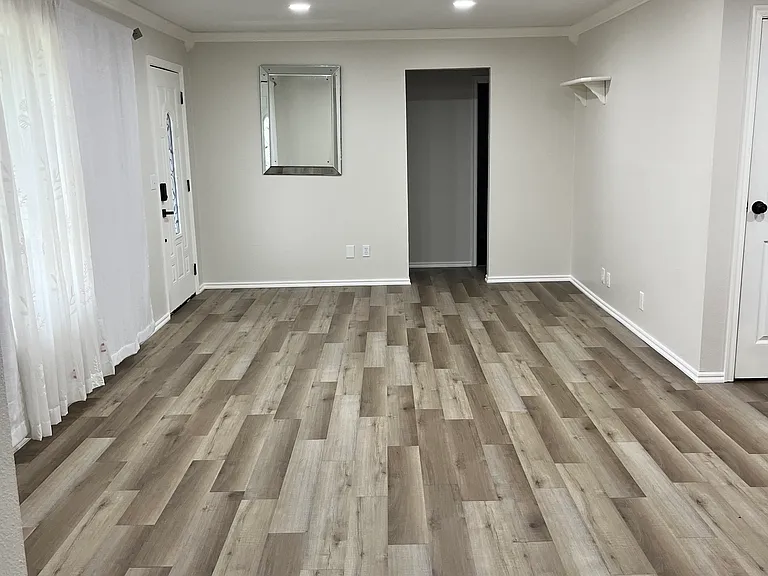 1622 Oxford Way — Photo 7