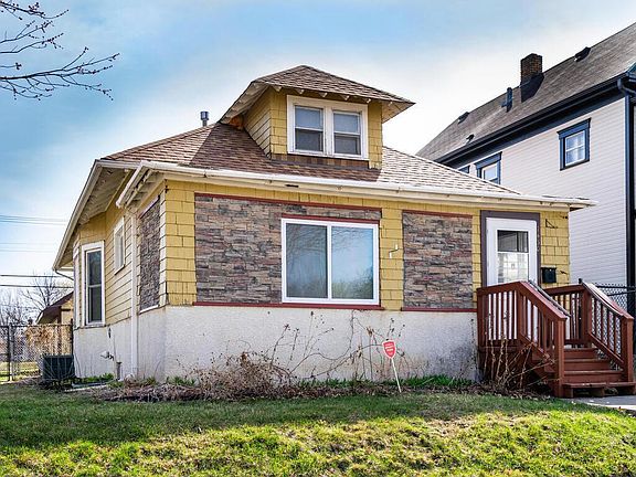 3rd image of 1430 Newton Ave N