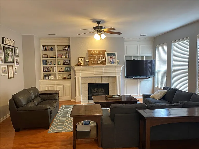 7852 Rainbow Falls Dr — Photo 3