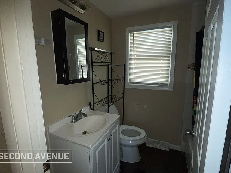 9345 S Burnside Ave — Photo 8