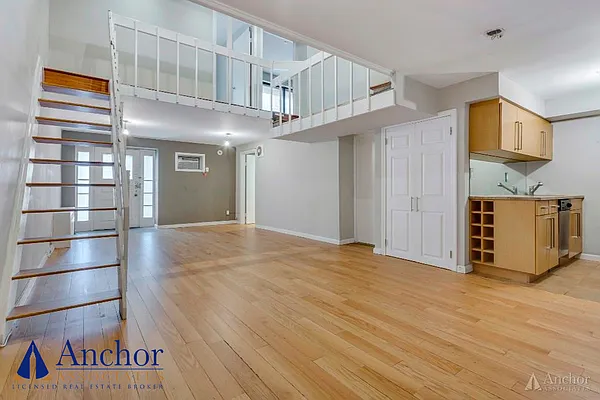 Rented by Anchor Associates | media 9