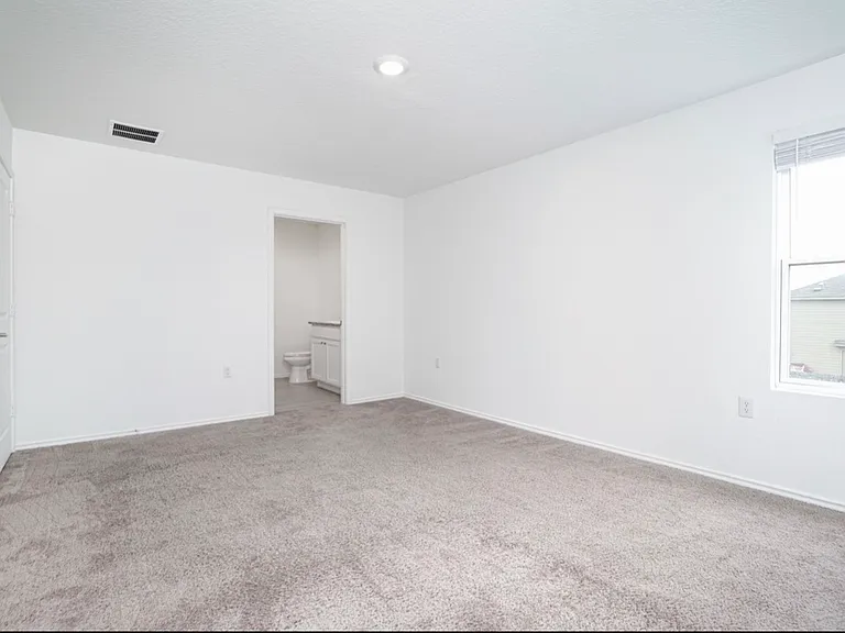 4510 Glades Way — Photo 5