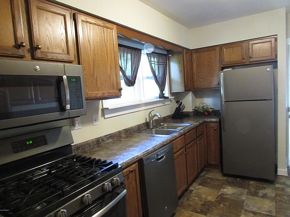2nd image of 1220 Woodrow Dr