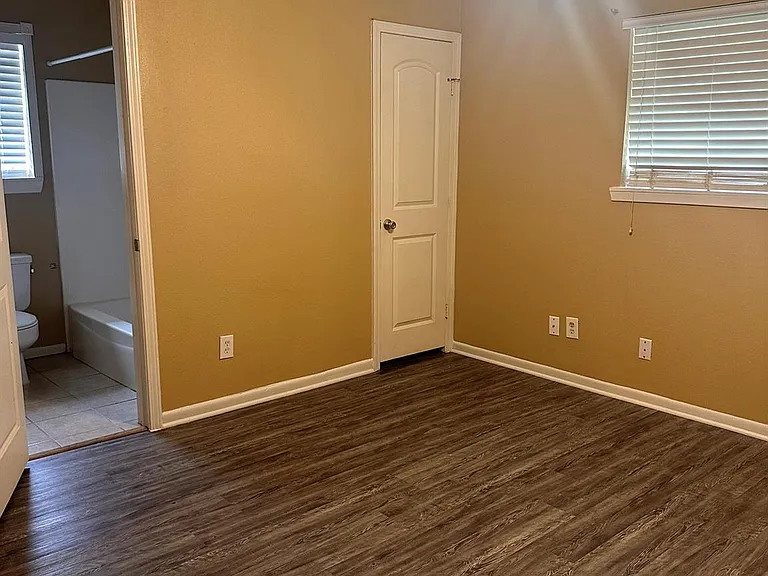 5830 Effingham Dr — Photo 9