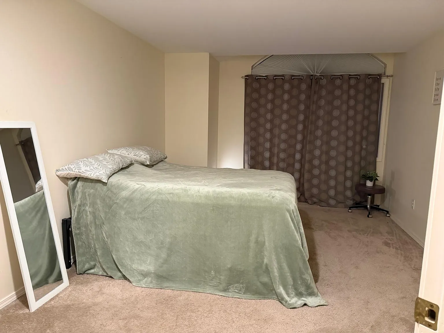 5 bed, 3.5 bath, 3618 sqft, $3,100 — Photo 1