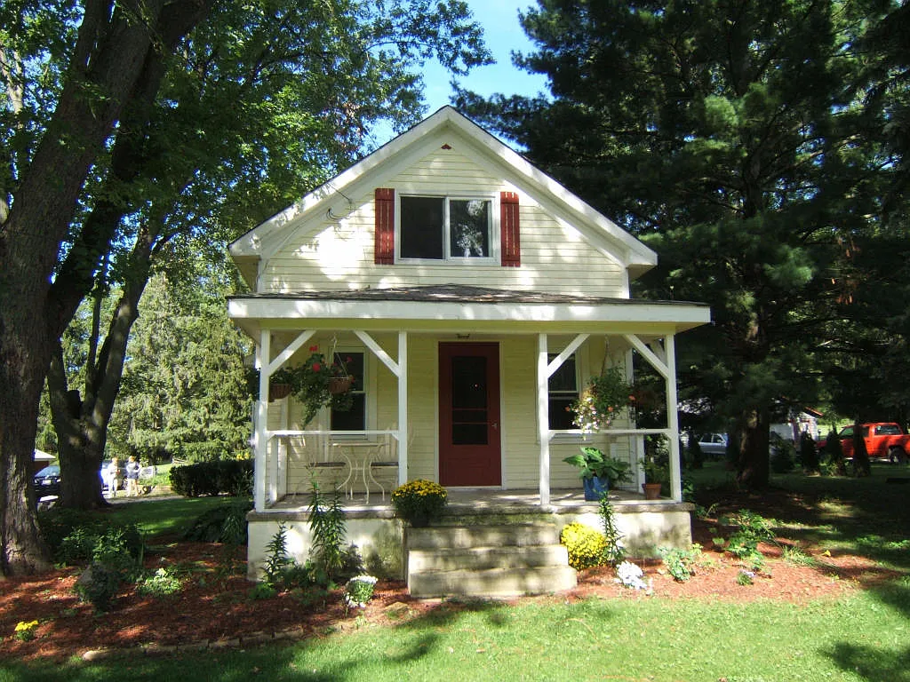W310S187 Maple Ave photo 1