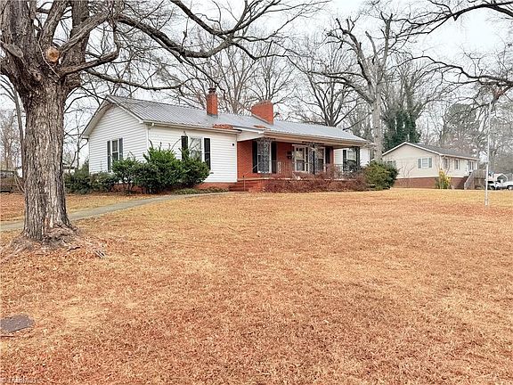 4th image of 200 Royal Oaks St