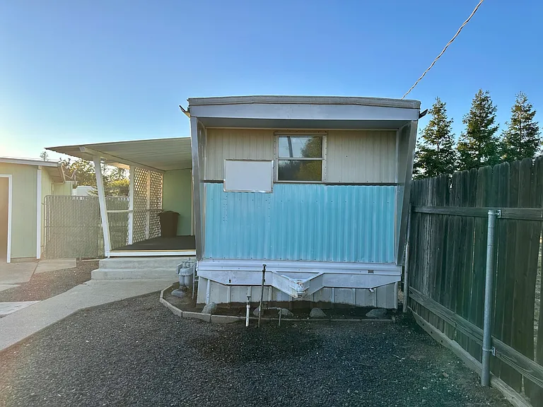 29 Regent Ln #33 — Photo 2