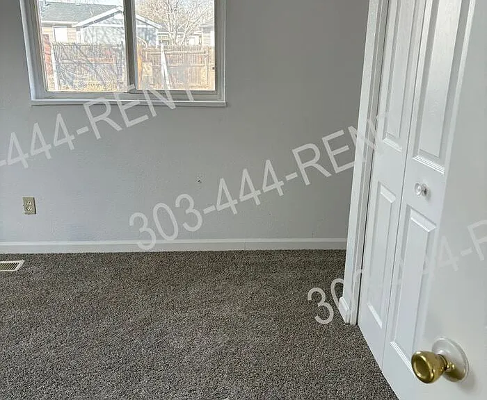 5545 Zion Ct — Photo 9