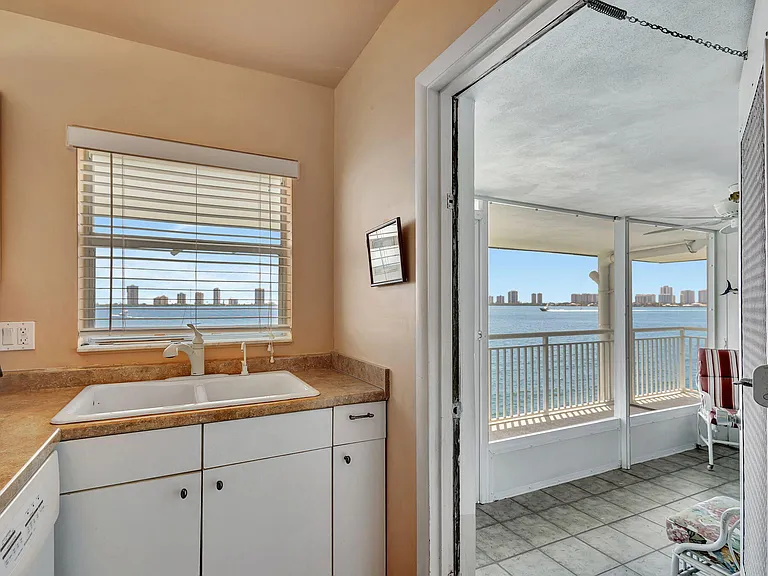 100 Shore Ct #304 — Photo 20