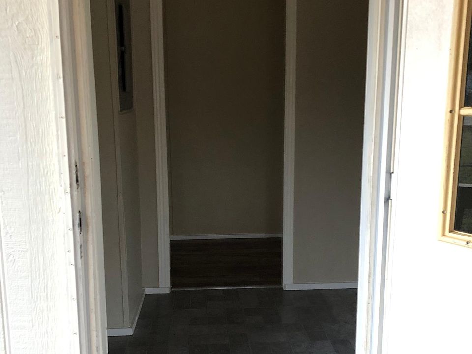 1st image of 147 Leaning Oaks Cir