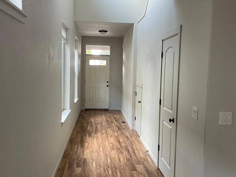 2021 N Q Cir — Photo 7