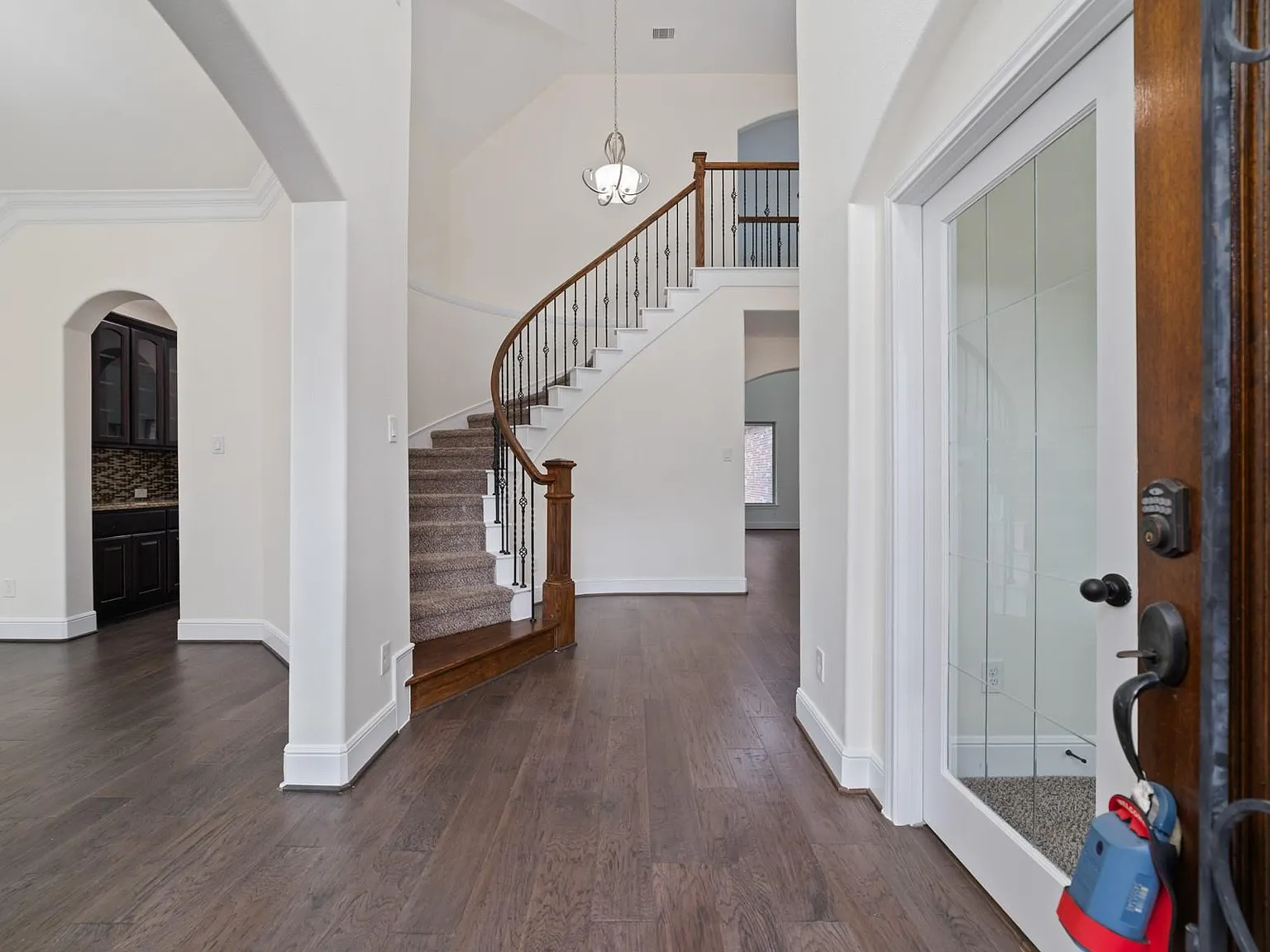 4 bed, 3.5 bath, 4085 sqft, $3,900 — Photo 4