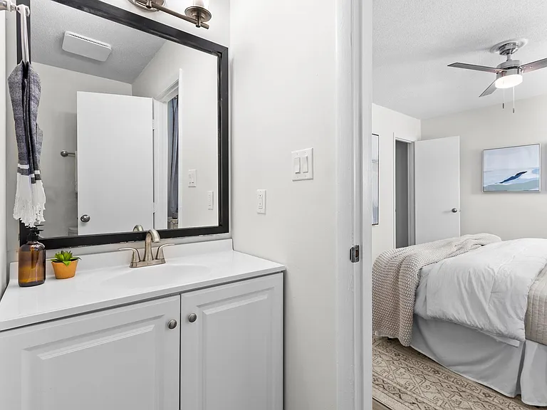 West Oak Apartments — Photo 27