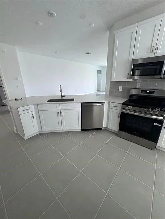 4 bed, 3.0 bath, 2109 sqft, $3,900 — Photo 3