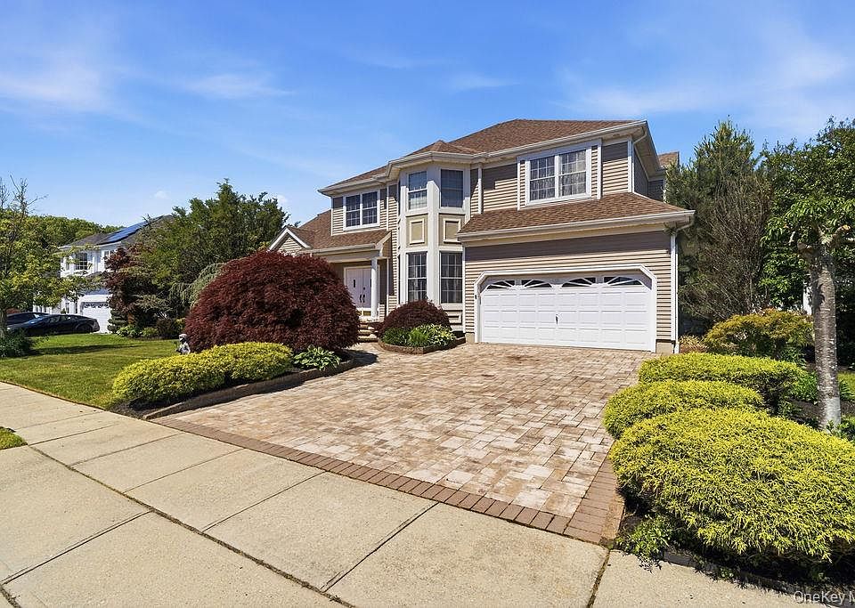 1st image of 15 Boxwood Lane