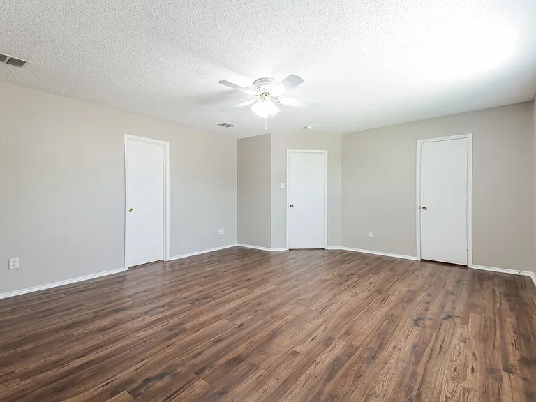 1435 Foxwood Ln — Photo 9