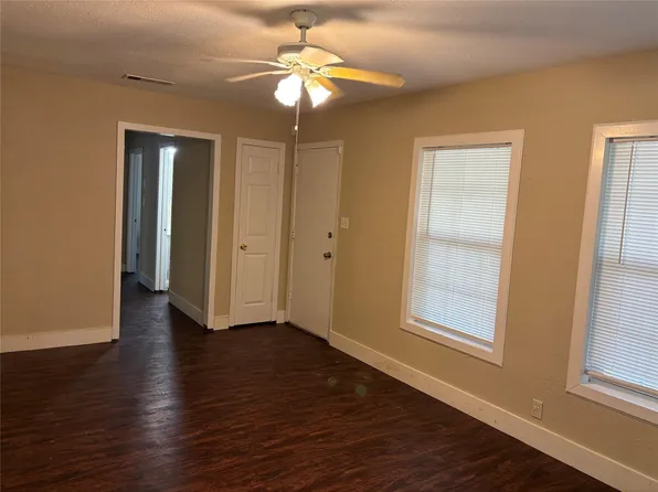 2118 8th St, Orange, TX 77630