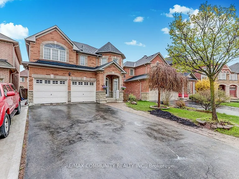 86 Grosbeak Cres — Photo 2