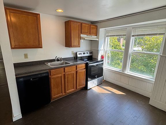 3rd image of 120 Main St APT 6