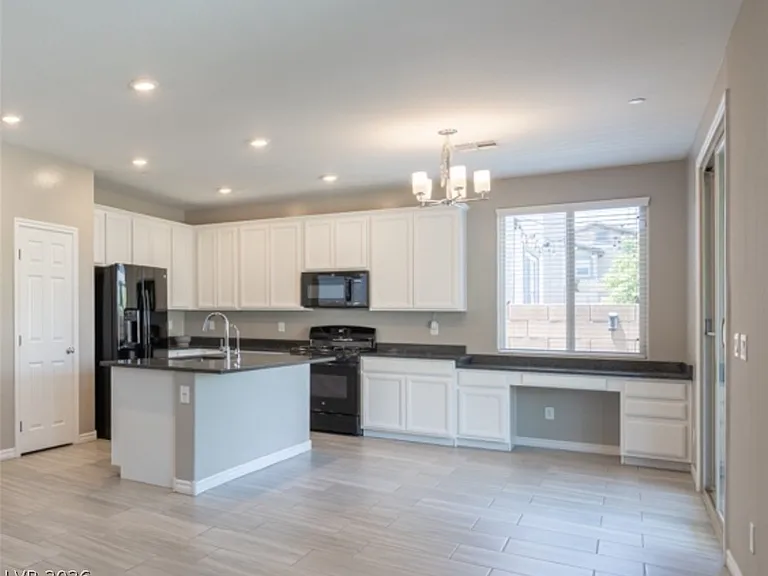 896 Bluebell Brook St — Photo 10