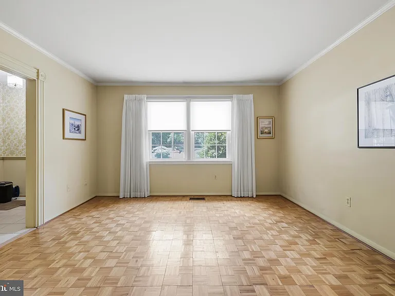 8350 Glastonbury Ct — Photo 5
