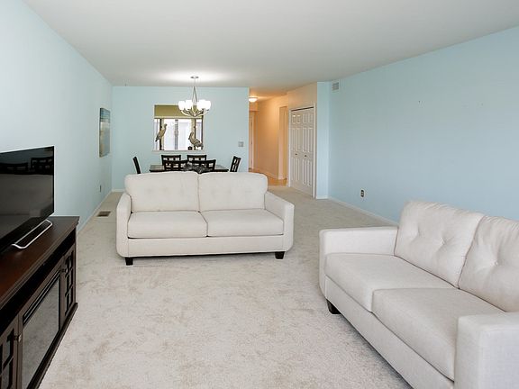 1 hiawatha cove #13-105