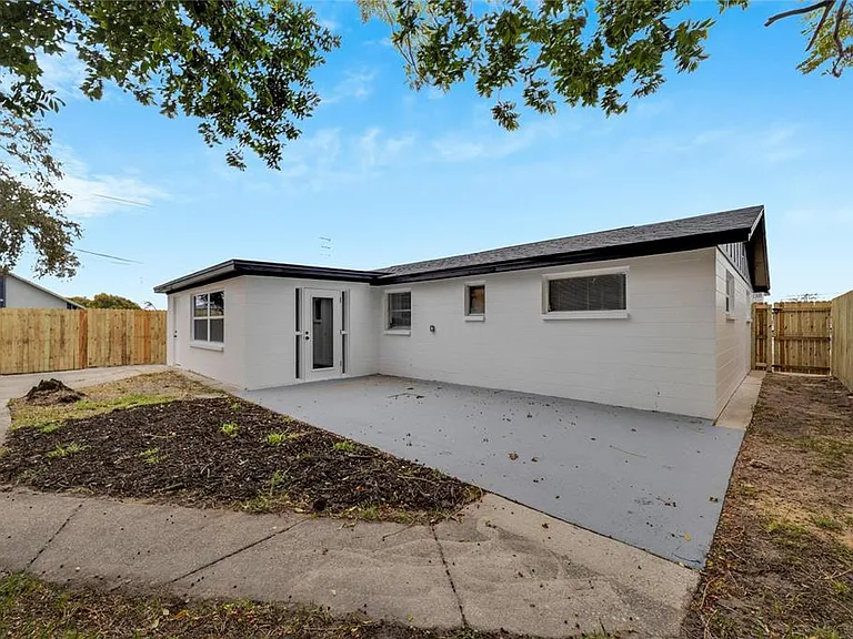 4012 Valencia Dr — Photo 13