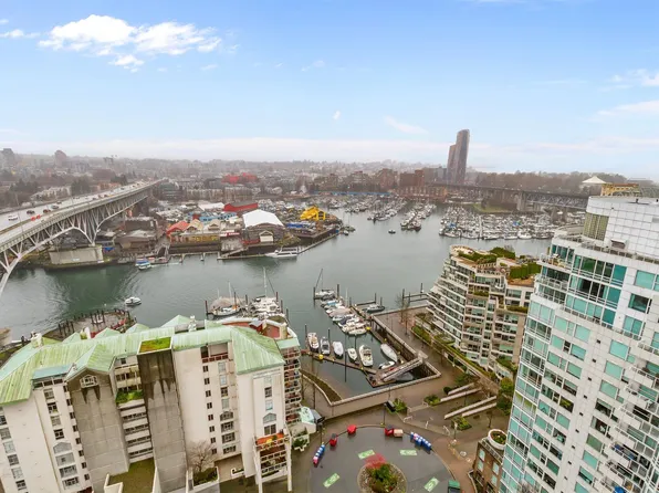 1500 Howe St #2302, Vancouver, BC V6Z 2N1