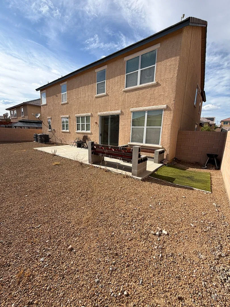 Americana Property Mgmt - Large 4 Beds, 2 Story Home In Nlv Gated Community. — Photo 4