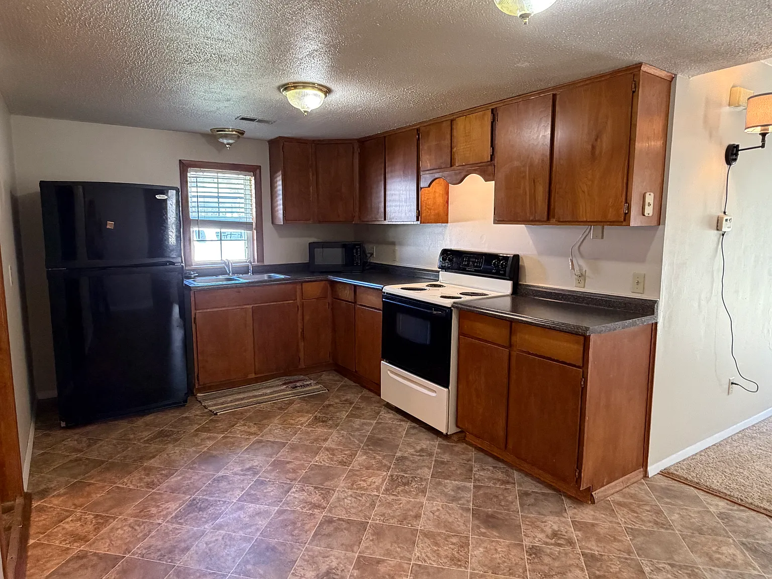 2 bed, 713 sqft, $750 — Photo 2