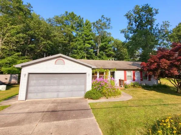 6590 Cedar Lake Rd, Oscoda, MI 48750