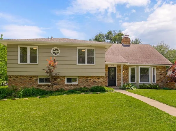 3825 Birchwood Dr, Kansas City, MO 64137