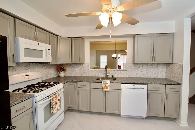 2 bed, 2.0 bath, 1383 sqft, $3,300 — Photo 4