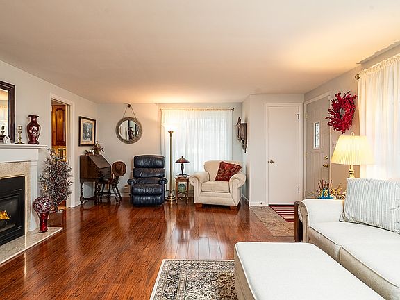 4th image of 560 Fairoaks Blvd